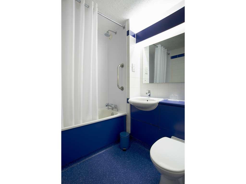 Travelodge Leeds Colton 카포스 객실 사진